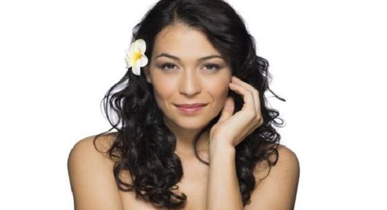Follow these simple hacks to manage wavy hair