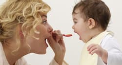 How to introduce your baby to wholesome solid food