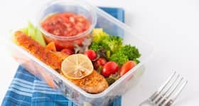 Do you pack your kids' lunch or snacks in a plastic dabba or aluminium foil? DON'T!