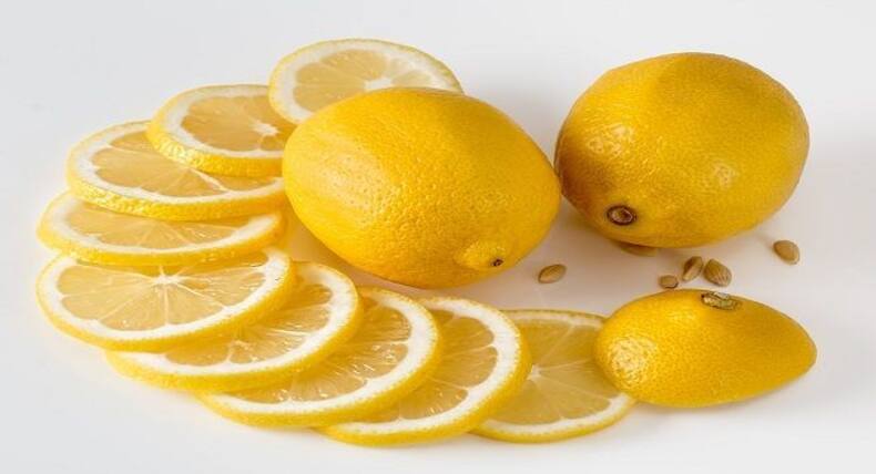 Follow these home remedies to tackle dandruff