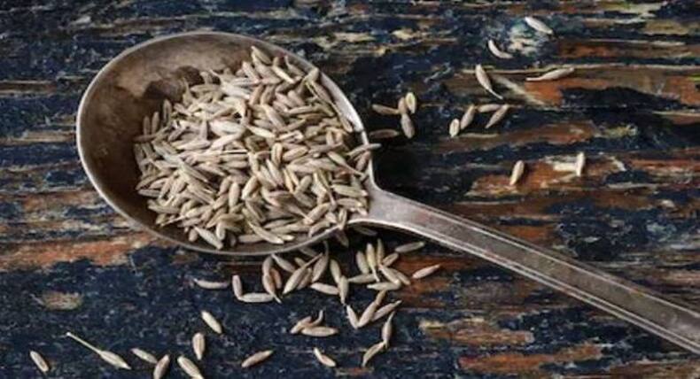 Follow these natural hacks to tackle sinusitis
