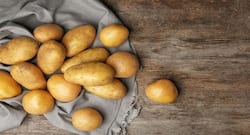 झुर्रियों का इलाज है आलू में छिपा, लगाएं आलू से बना यह फेस मास्क