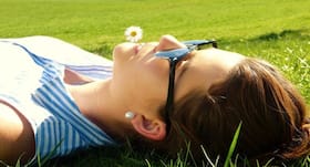 स्किन केयर ट्रीटमेंट्स गर्मियों में सुंदर त्वचा के लिए