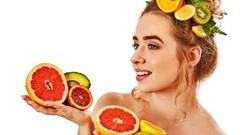 इन फलों को खाकर आप दिखेंगी हमेशा यंग, नहीं दिखेगा चेहरे पर बढ़ती उम्र का असर