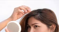 कम उम्र में इन कारणों से हो जाते हैं बाल सफेद, बचें इनसे