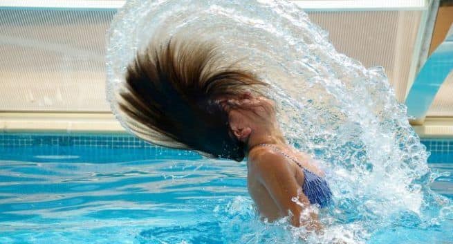 पेट की चर्बी कम करने Cycling and swimming