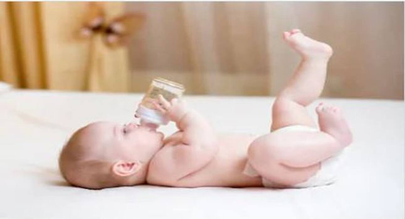 गर्मी में शिशु की देखभाल करने के लिए अपनाएं ये टिप्स