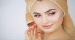 हर मौसम में ग्लोइंग स्किन पाने के 4 आसान घरेलू उपाय