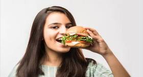 जंक फूड खाना छोड़ना आखिर क्यों है मुश्किल, जानें क्या कहती है स्टडी