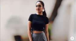 सोनाक्षी सिन्हा वजन घटाने के लिए घंटों करती हैं वर्कआउट, आप भी देखें उनका वर्कआउट वीडियो