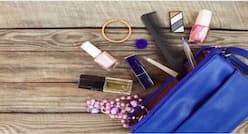 गर्मियों की छुट्टी पर जाना है कहीं घूमने, तो ब्यूटी और मेकअप-किट में इन्हें रखना ना भूलें