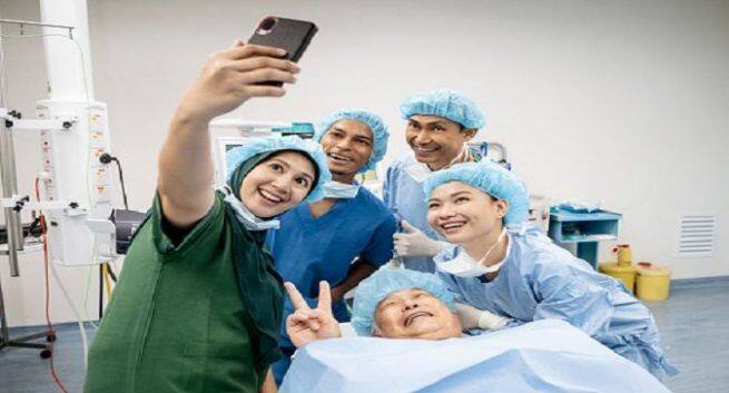 Image result for Taking medical 'selfies' and sharing them with a doctor empowers and reassures patients and can improve their relationship