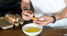 Why One Should Not Eat Raw Egg :  कच्चा अंडा क्यों नहीं खाना चाहिए ?