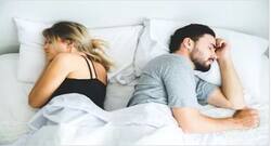 उम्र के साथ क्यों संबंध बनाने में औरतों की कम होने लगती है रुचि ?