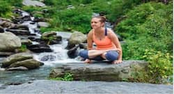 घुटनों के दर्द से झटपट राहत पाने के लिए करें तुलासन