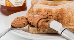 पीनट बटर कैसे खाएं, क्या हैं इसके फायदे नुकसान ?