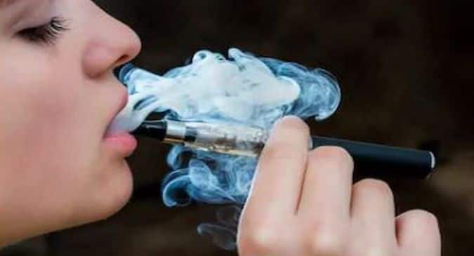 E cigarettes use Ban on e cigarettes use Health risks of e