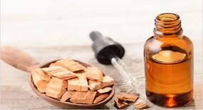 Sandalwood Oil : चंदन के तेल के स्किन और बालों पर फायदे