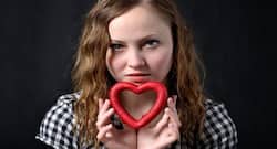 युवा महिलाओं में हार्ट अटैक का खतरा बढ़ रहा है, जानें कारण और लक्षण