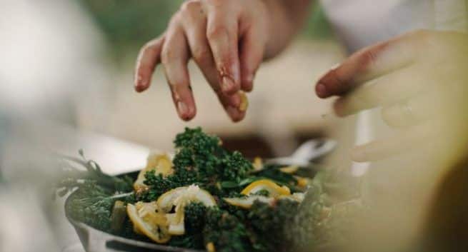 Why should not eat salad and soup at dinner diet in hindi