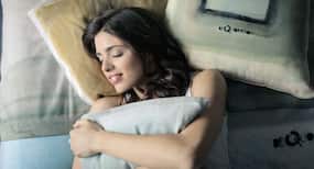 Sleep Disorder : नींद में करते हैं बातें, जानें क्या है कारण, लक्षण और उपचार