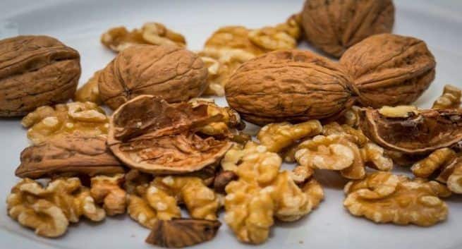 walnuts is beneficial but how many walnuts in a day