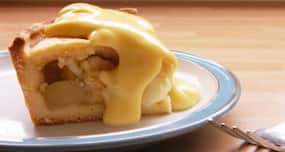 Healthy Christmas recipe: Hot Apple Pie with Low Fat Custard