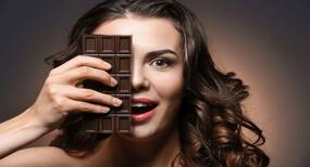 Dark Chocolate for Skin: डार्क चॉकलेट खाने से नहीं होता पिम्पल, जानें स्किन के लिए डार्क चॉकलेट खाना क्यों है फायदेमंद