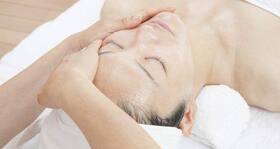 Have oily skin, pimples or wrinkles? Use facial oils!