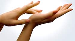 Dry Hands: सर्दियों में हाथ हो जाएं जब बहुत ड्राई, तो आज़माएं ये नैचुरल रेमेडिज़