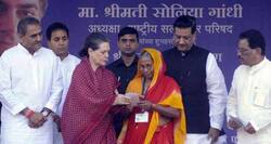 Sonia Gandhi launches health insurance for the poor in Maharashtra