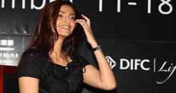 Sonam Kapoor giving her dietician a tough time!