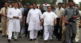 Vilasrao Deshmukh showing signs of improvement