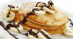 Healthy Valentine’s Day recipe: Banana Pancakes with Chocolate Sauce
