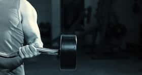 Get bigger biceps with the E-Z bar biceps curl