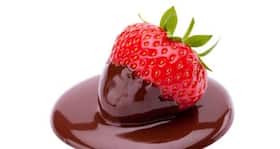 Healthy Valentine’s Day recipe: Chocolate-coated Strawberries