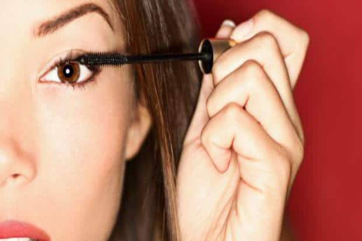 How Eyeliner Kajal And Other Eye Make Up Can Harm You Thehealthsite Com