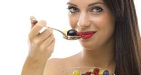Foods for strong and healthy hair (expert tips)