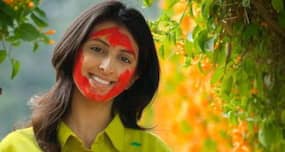 Holi 2014: Tips to protect your hair from getting damaged from harmful colours