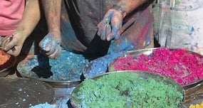 One more critical in Dharavi Holi horror!