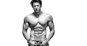 Hrithik Roshan wins the best abs in Bollywood poll!
