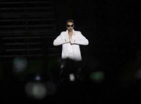 Justin Bieber suffers food poisoning