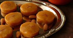 Holi recipe -- sugar-free kesari malai peda (by Chef Sanjeev Kapoor) Holi recipe -- sugar-free kesari malai peda (by Chef Sanjeev Kapoor)