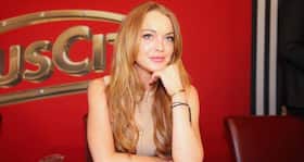 Lindsay Lohan trying to quit smoking with hypnosis