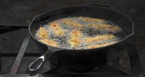 Beware -- reheating cooking oil this Ramazan could be very dangerous for your health!