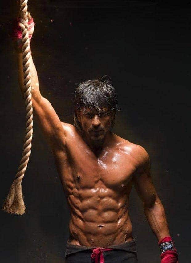 Happy New Year Shah Rukh Khan Reveals Rock Hard Physique With Supreme Eight Pack Abs