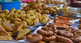 9 food items you should avoid eating during monsoons
