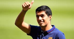 Barcelona striker Luis Suarez promises not to bite anymore!