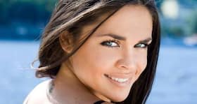 Summer beauty trend -- bright eyeliners Summer beauty trend -- bright eyeliners