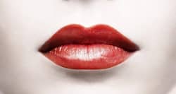 Are you ready for two-toned lips?